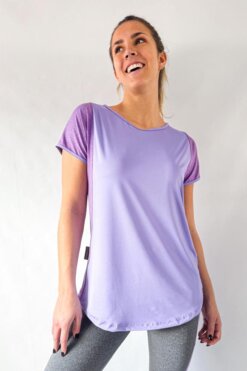 Remera amplia en microfibra con Lycra combinada