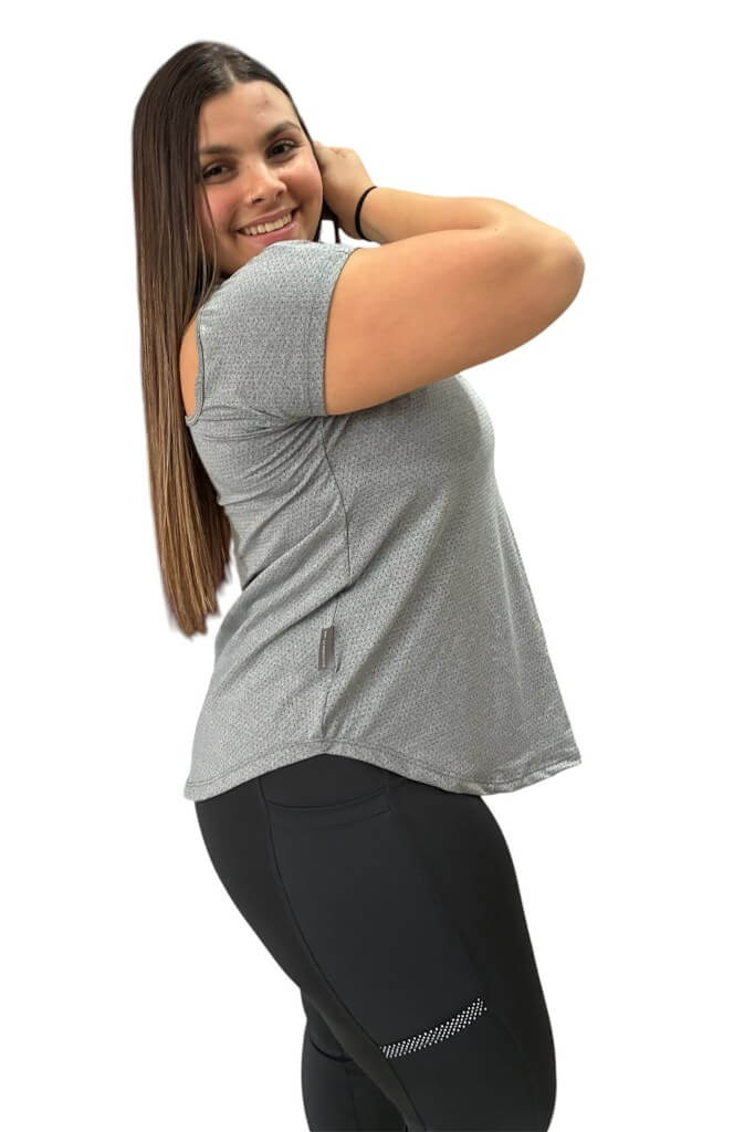 Remera amplia en lycra mesh aireada
